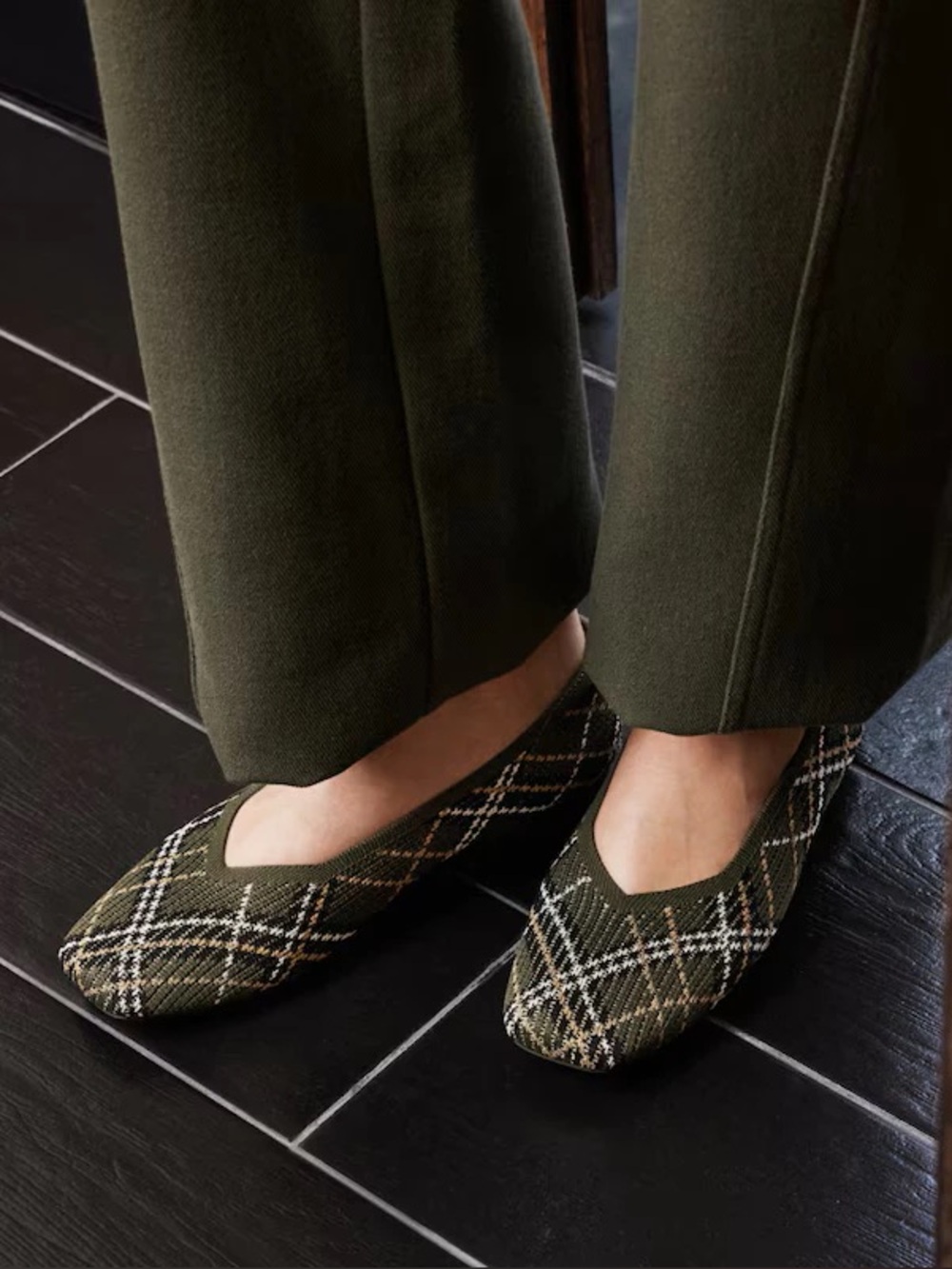 Vivaia Margot 2.0 Square-Toe V-Cut Flats Size 40  9/9.5 US Dark Olive